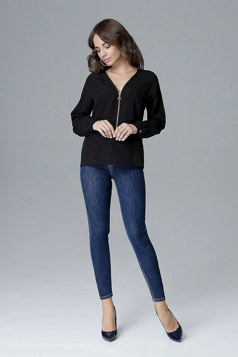 Chic Zip-Up Blouse with Stylish Sleeves