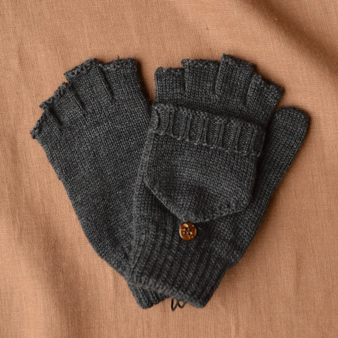 Child's Button Back Mittens - 100% Organic Merino Wool (3-8y) *Returning 2025