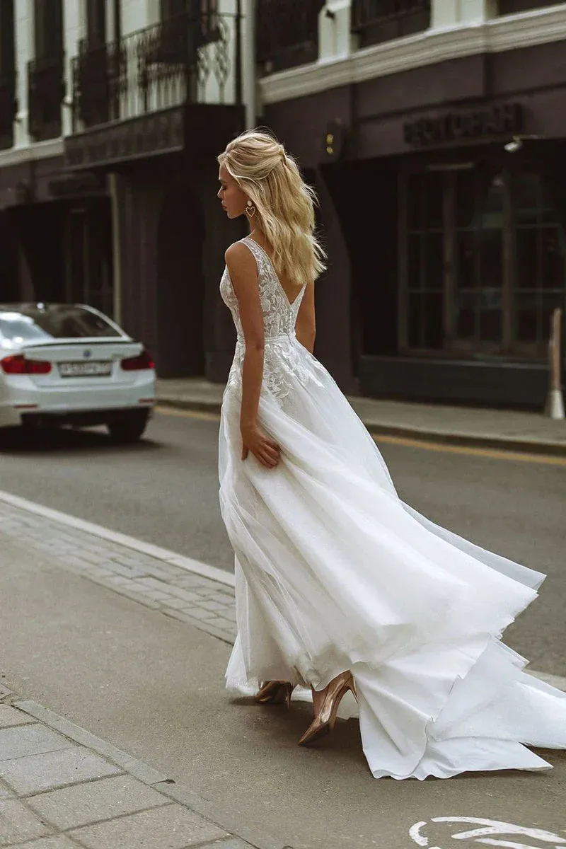 Ivory Boho Lace Wedding Dresses A Line Sleeveless Appliques Sexy V Neck Bridal Gowns Puff Tulle Wedding Gowns